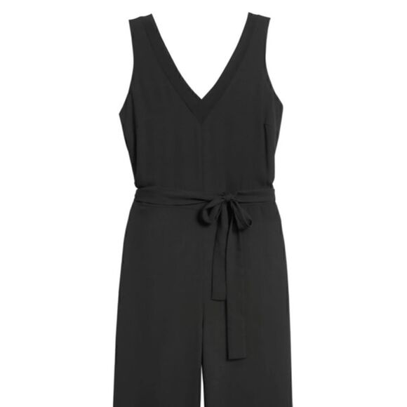 NWT Banana Republic V-neck Jumpsuit in solid Black Women's Size 4 - Picture 2 of 10